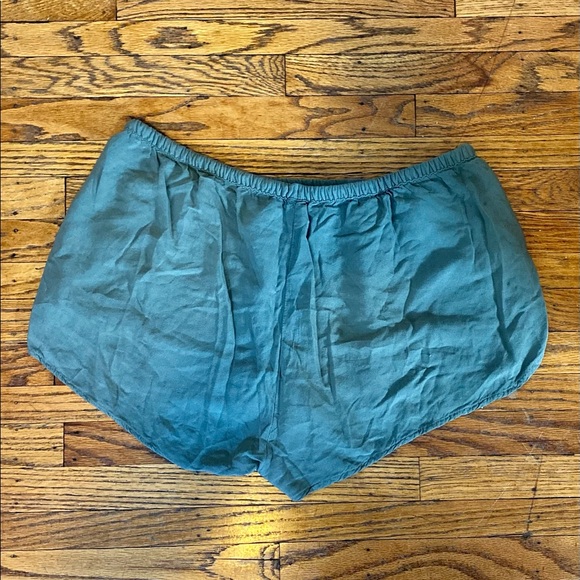 💚H&M SHORTS💚 - Picture 3 of 3